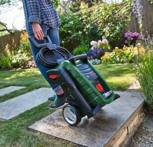 Мойка высокого давления BOSCH UniversalAquatak 130+ Car Kit (061599261B)