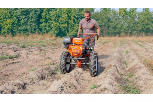 Мотоблок Кентавр 2090Б (+ почвофреза, плуг, сцепка, картофелевыкапыватель, 2 ступицы)