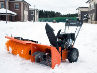 Насадка-снегоуборщик DeWORKS SC 560T (SC 560 T) Насадка-снегоуборщик DeWORKS SC 560T (SC 560 T)